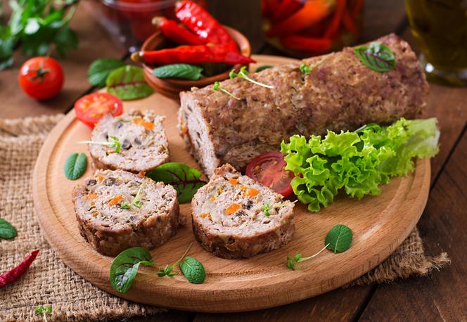 Pieczeń gyros z mięsa drobiowego - niedrogi przepis obiad i domową wędlinę