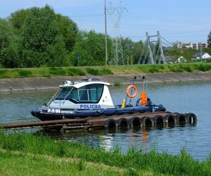 Zalew Zemborzycki pod czujnym okiem policjantów. Motorówka rozpędza się do 65 km/h