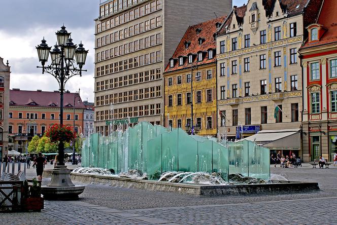 W sylwestra we Wrocławiu nad fontanną na rynku będzie lewitująca scena!