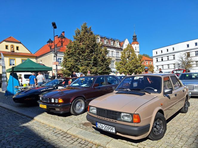 11. Zlot Pojazdów Zabytkowych. Klasyki motoryzacji opanowały Tarnowskie Góry