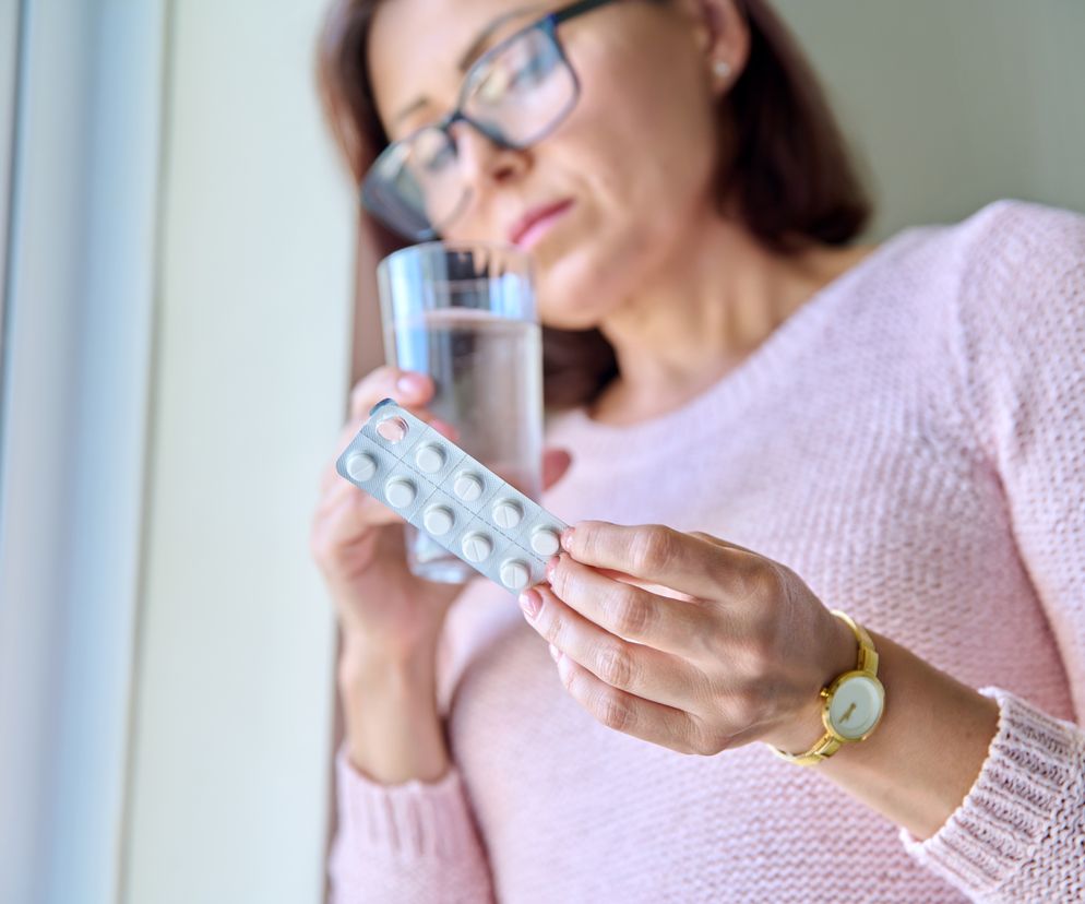 Leki i suplementy, które po cichu uszkadzają nerki. Sprawdź, czy masz je w apteczce