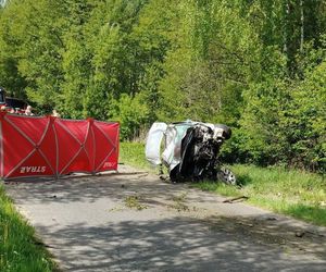 Wólka Kobylańska: Tragedia na drodze, zginął 34-latek. BMW dachowało na łuku drogi!