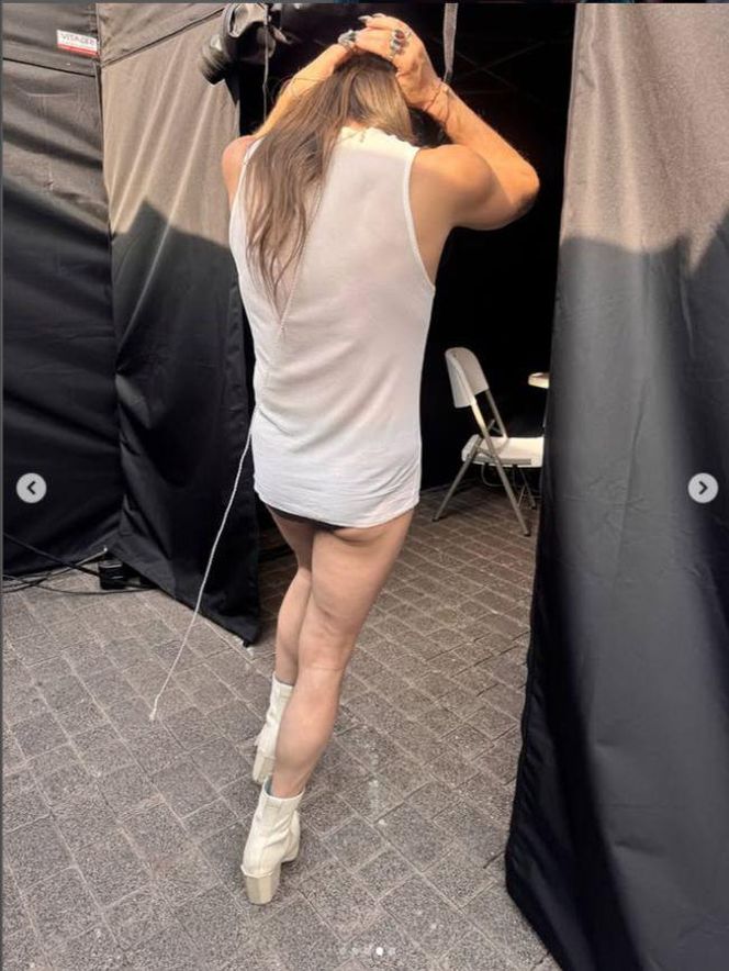 Michał Szpak przyłapany bez spodni za kulisami koncertu. Tego nie pokazali w TV!