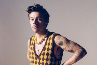 Harry Styles przeszedł metamorfozę. Ale zmiana! 