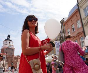 Zaczytany „Jan” oparł się kopytkiem o lubelską kamienicę! Koziołek inspirowany powieścią Bolesława Prusa pojawił się w miejskiej infrastrukturze. ZDJĘCIA