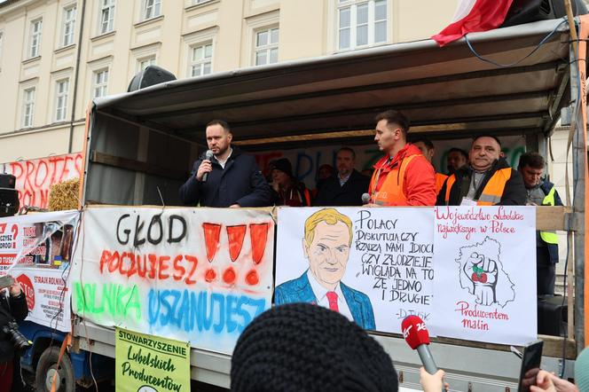 Protest rolników 20 marca przed Lubelskim Urzędem Wojewódzkim w Lublinie