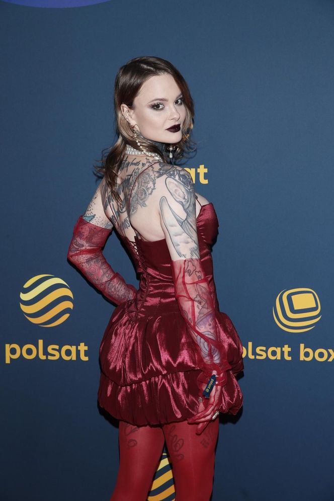 Gwiazdy na jesiennej ramówce Polsatu błyszczały błękitem i dekoltami poniżej pasa. Tylko Ada Fijał i Kasia Cichopek przełamały sztampę