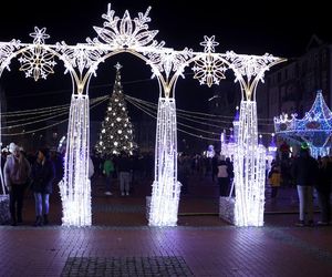 Bytomski rynek świeci się jak choinka. Gwiazda DeLoreana rozświetliła Bytomski Jarmark Świąteczny