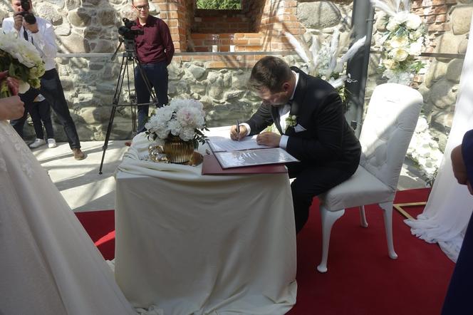 Pierwszy ślub na zamku w Szczytnie! Malwina i Marcin powiedzieli sobie "tak" [ZDJĘCIA]