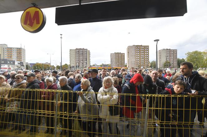 Metro pojechało na Targówek. Tak wyglądało otwarcie nowych stacji