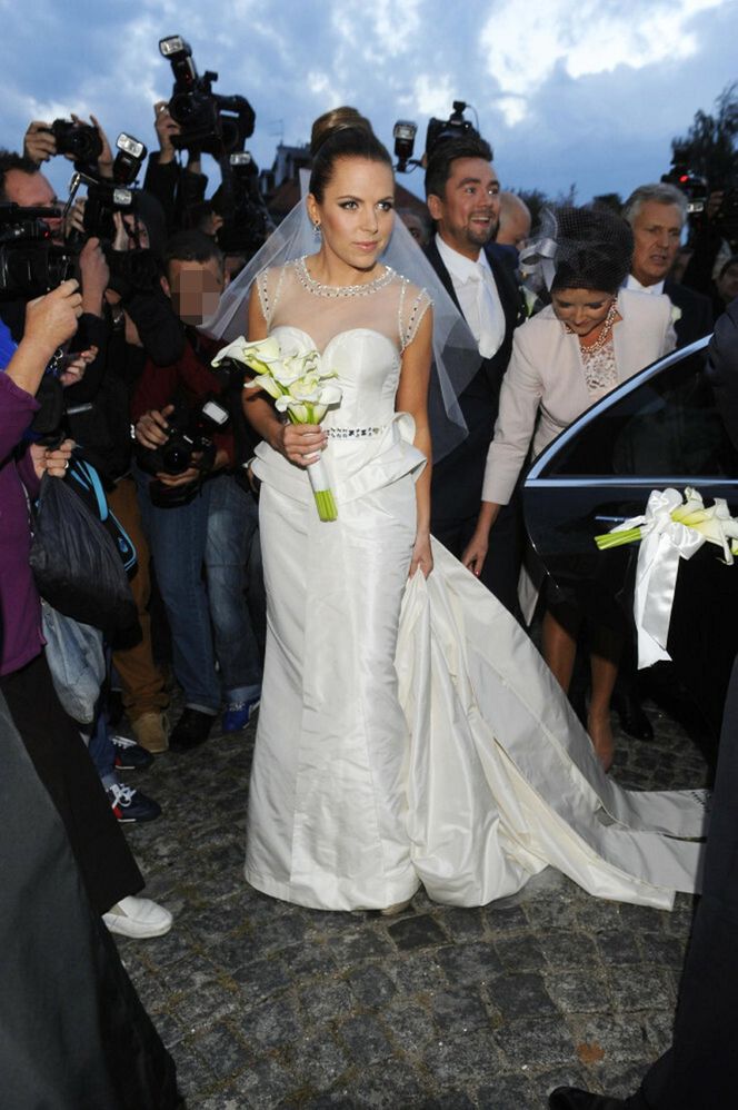 Porównaliśmy suknie ślubne córek prezydentów