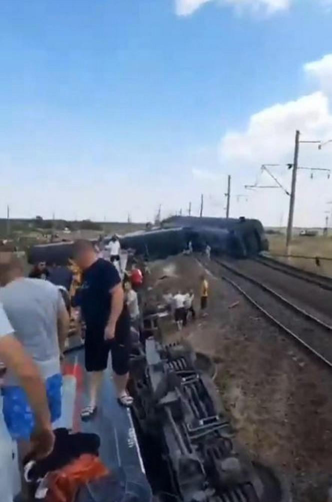 Osiem wagonów pociągu pasażerskiego relacji Kazań-Adler wykoleiło się pod Wołgogradem w Rosji