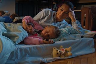 M jak miłość, odcinek 1699. Magda (Anna Mucha), dziewczynka z Ukrainy - Nadia (Mira Fareniuk)	