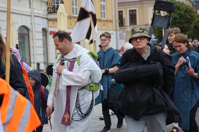 Lubelska Piesza Pielgrzymka na Jasną Górę 2024. Pątnikom deszcz niestraszny!