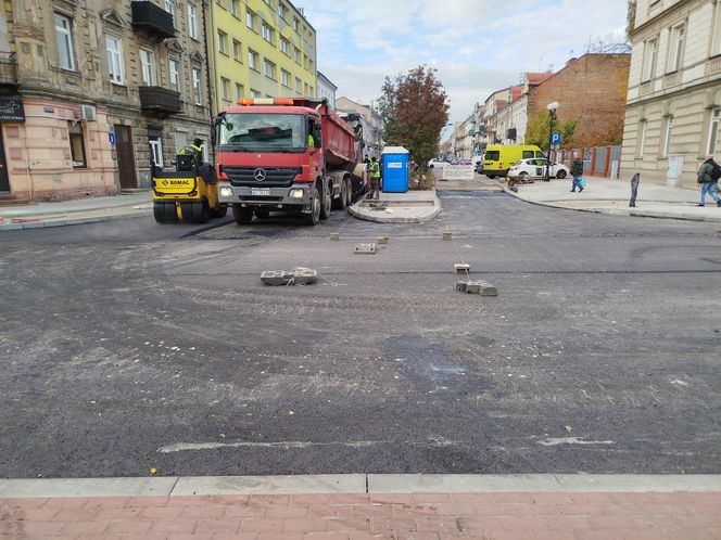 Na ul. Floriańskiej w Siedlcach powstaje nowe rondo ósemkowe i nowa nawierzchnia