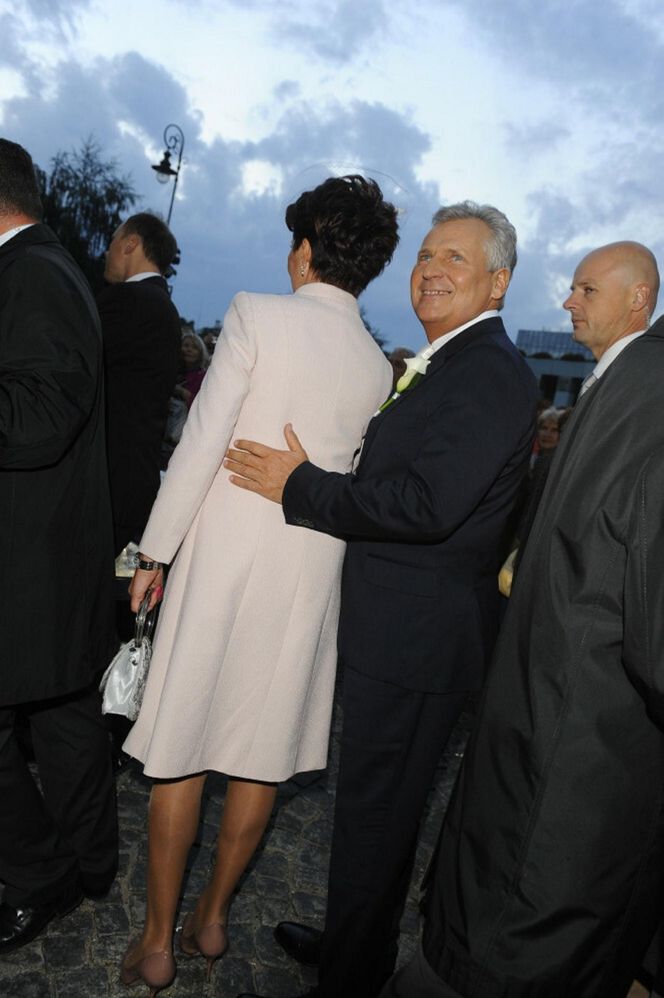 Stylizacje Agaty Dudy i Jolanty Kwaśniewskiej z okazji ślubów ich córek.