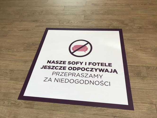 Galerie na Śląsku otwarte! Ludzie bez rękawiczek i z opuszczonymi maskami