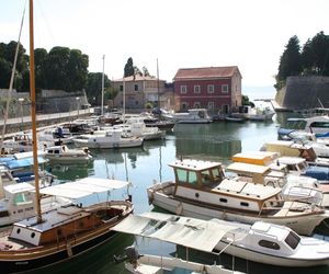 Zadar to centrum kulturalne północnej Dalmacji. Z lotniska w Rzeszowie dotrzesz tam w niecałe 2 godziny