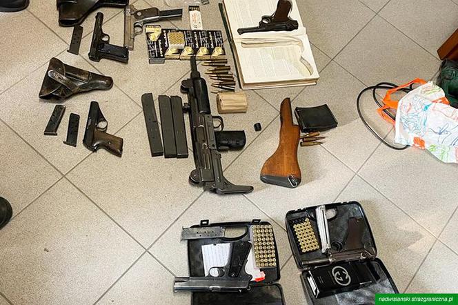 Potężny arsenał broni i amunicji w warszawskim mieszkaniu. To mogło skończyć się tragicznie!