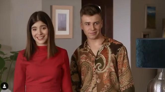 Barwy szczęścia odc. 2276 po wakacjach 2020. Patryk (Konrad Skolimowski), Agata (Natalia Zambrzycka)