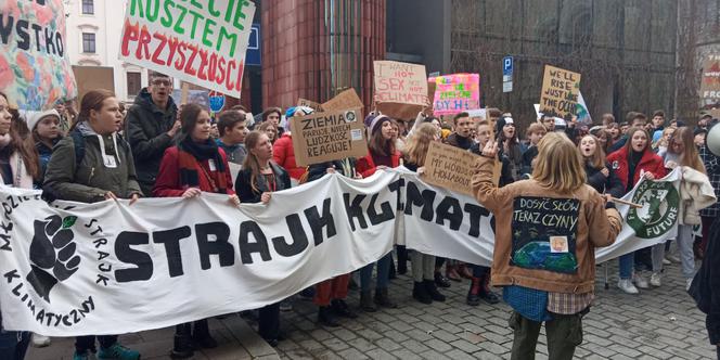 Wielki protest w Krakowie. Strajkowali w obronie klimatu 