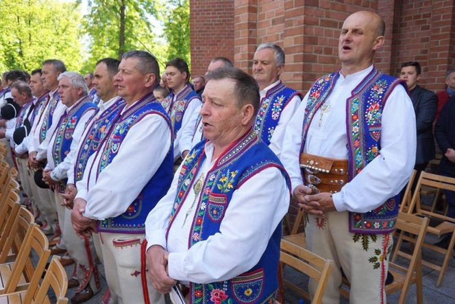 Pielgrzymka mężczyzn do Piekar Śląskich 2025. Tysiące wiernych na Kalwaryjskim Wzgórzu