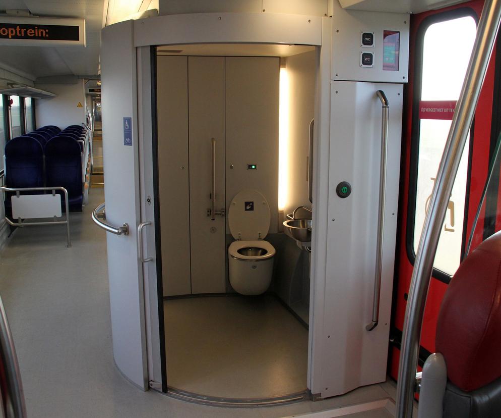 Pasażer zatrzasnął się w pociągowej toalecie. Musiała interweniować straż 