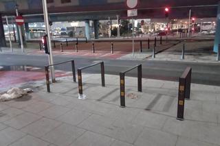  Stojaki rowerowe przy ulicach i na podwórkach (i porządek z hulajnogami elektrycznymi) 