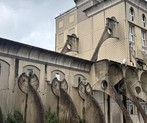 Picasso's Arenas. Budynek mieszkalny położony w Noisy-le-Grand pod Paryżem