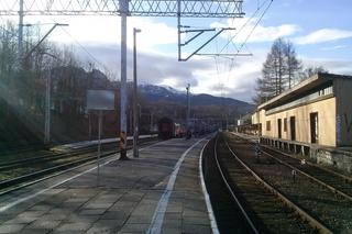 Dworzec kolejowy w Zakopanem po remoncie wytrzymał trzy miesiące. PKP tłumaczy się z zapadliska na peronie [WIDEO]