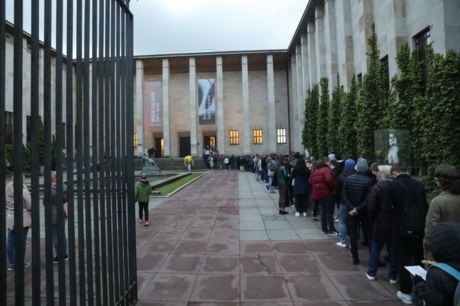 Noc Muzeów 2025. Warszawiacy szturmowali muzea nocą