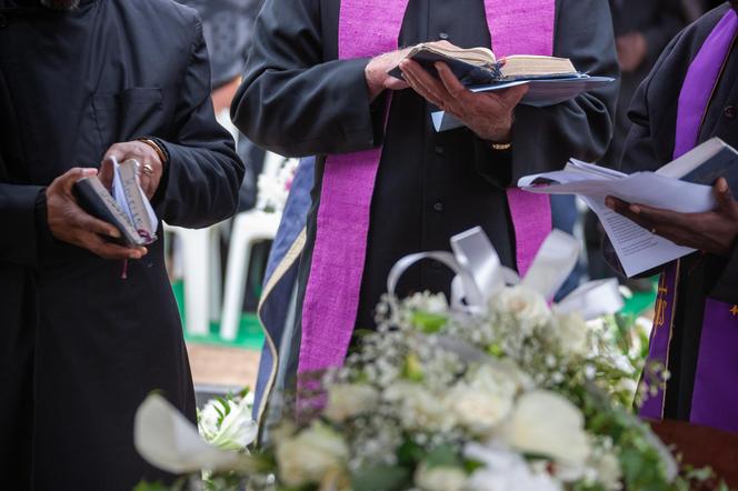 Skandal na pogrzebie noworodka w Lęborku. Interweniowała policja