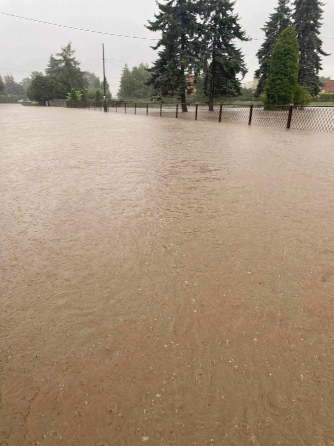 Kalisz/Ostrów. Intensywne opady deszczu. Strażacy otrzymują kolejne zgłoszenia