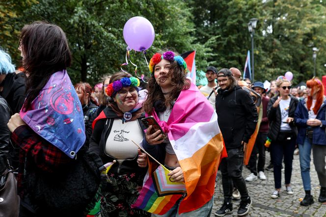 Marsz Równości w Katowicach 2025. Setki ludzi przeszło ulicami miasta. Były protesty