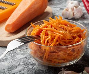 Surówka z marchewki jak z restauracji - jak przygotować prostą i pyszną tartą marchewkę do obiadu