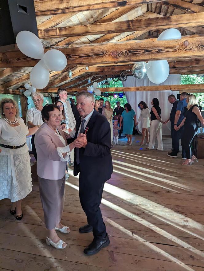 Kamienne Gody pod Janowem Lubelskim. Janina i Marian przeżyli razem 70 lat i chcą jeszcze!