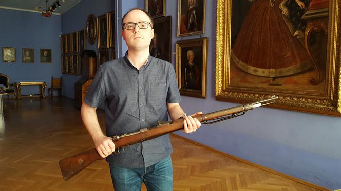 Muzeum Okręgowe w Lesznie ma nowy eksponat. To ponad stuletni karabin Mauser [GALERIA]