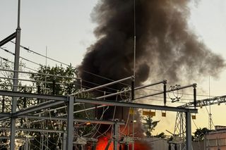 Huk na Pradze-Południe. Służby walczą z pożarem