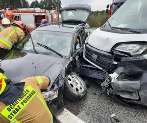 Bus zderzył się z audi, są ranni!