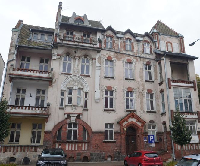 Zabytkowa kamienica w Olsztynie na sprzedaż. To największy pustostan w centrum miasta