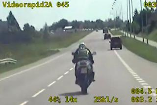 Szalony rajd motocyklisty na 87 punktów karnych! - WIDEO