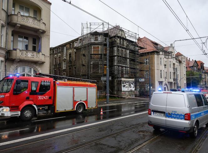 Kamienica w Poznaniu może się zawalić w każdej chwili. Trzeba było ewakuować ludzi [ZDJĘCIA]