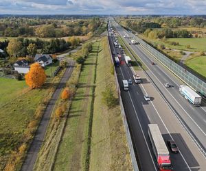 Śmiertelne potrącenie na A2. Nie żyje 71-letni kierowca ciężarówki