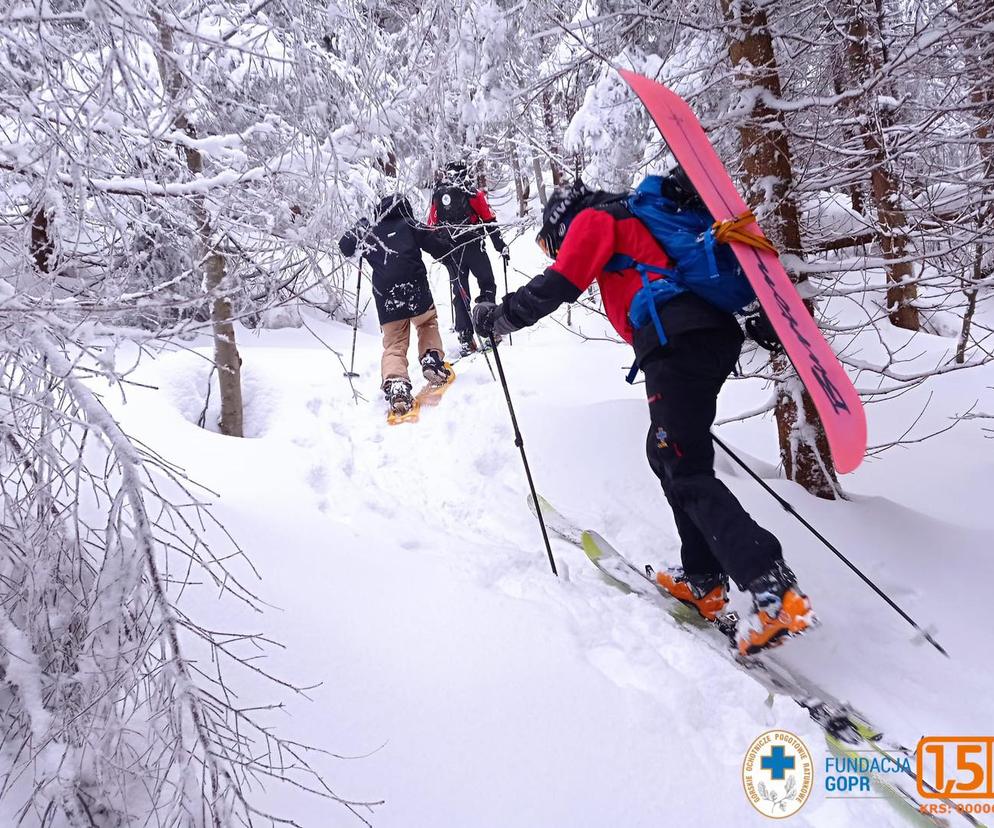 Ruszyli w ekstremalnie trudnych warunkach na pomoc 11-letniemu snowboardziście