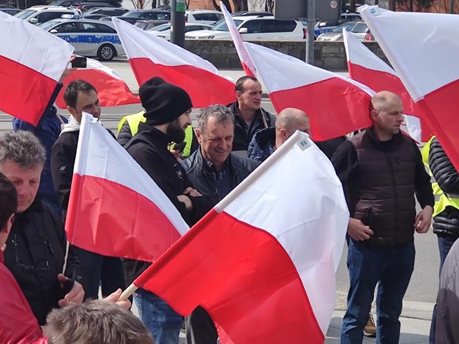 Protest rolników w Olsztynie. Nie zgadzają się importowi ukraińskiego zboża do Polski [ZDJĘCIA]