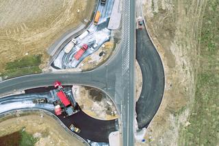 Nowe ronda pojawiły się przy dwóch zjazdach pod Wrocławiem - przy węzłach Wrocław Wschód i Brzezimierz.