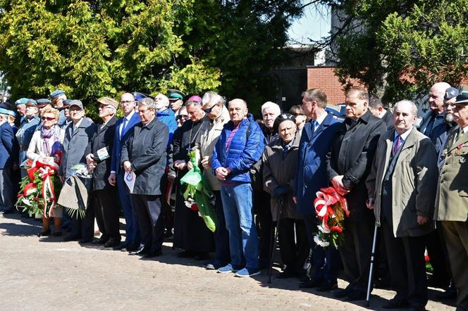 Na uroczystości obecni byli przedstawiciele władz miasta, instytucji miejskich, Związku Sybiraków i Stowarzyszenia Rodzina Katyńska.