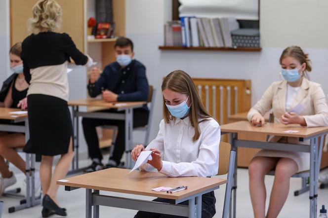 Egzamin ósmoklasisty 2021 - język angielski: przecieki. Co może być na testach 27.05?