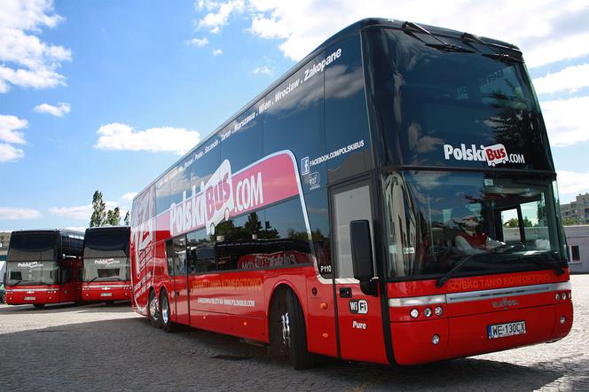 Pasażerowie Polskiego Busa oburzeni! Przewoźnik odwołał ich sylwestrowy kurs bez uprzedzenia