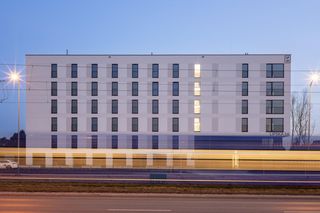 Szlachetność bez popadania w dekoracyjność. Lipska 16 w Krakowie powstała w złożonym kontekście miejskim